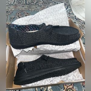 NWT NEVER WORN HEY DUDE WENDY SLIP ON WOMENS